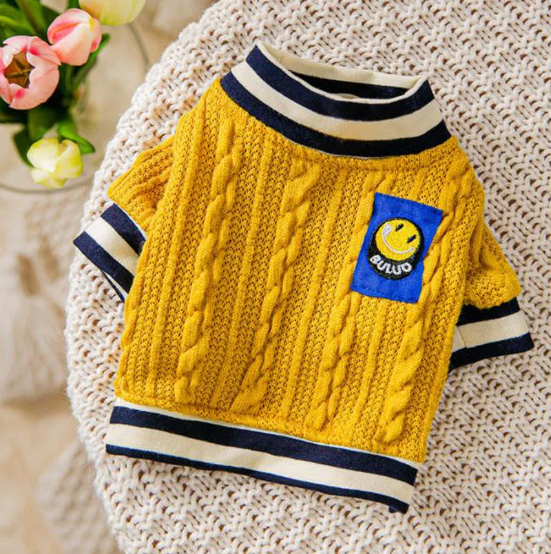 Autumn and winter short twist knit sweater sweater pet clothes